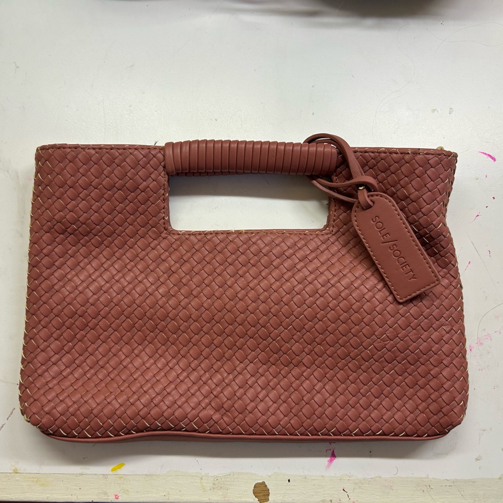 Mauve woven clutch